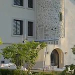 Chateau De Neydens *