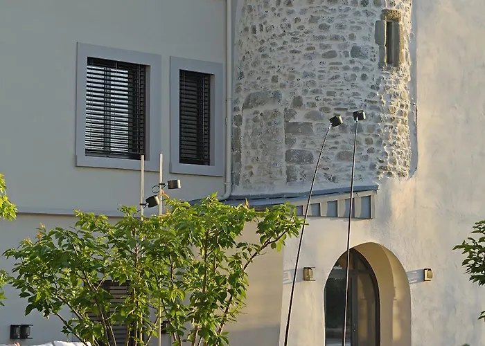 Chateau De Neydens *